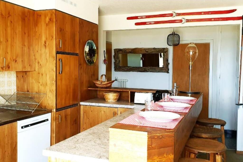 Sunny 2 Bedroom W Large Terrace, Stunning Views & Pool Apartment *