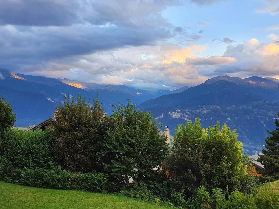 Sunny 2 Bedroom W Large Terrace, Stunning Views & Pool Crans-Montana